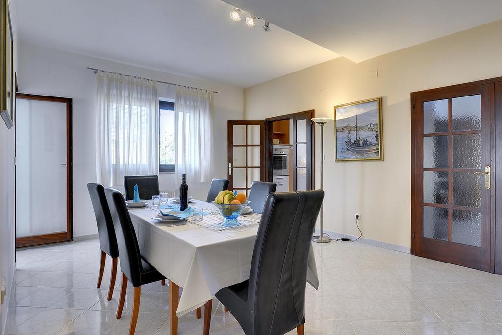 Holiday Home Lorena Premantura Exterior foto